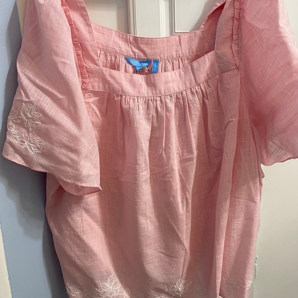 Pretty pink top NWT